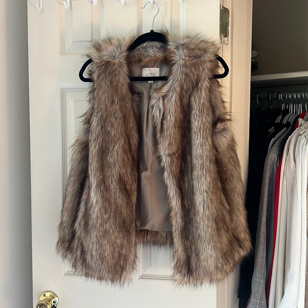 Loft Faux fur vest NWOT